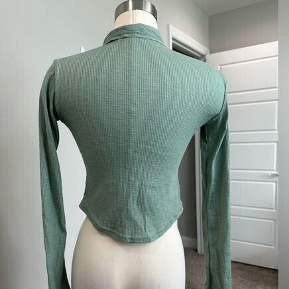 Halara Y2k Collared Button Front Cropped Knit Top… - image 5